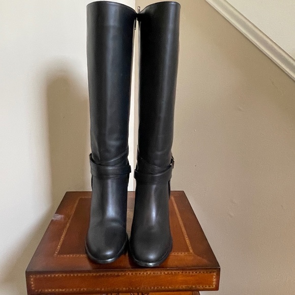 Luxury Designer Burberry Tall Black Zip -up Leather Boots - Picture 4 of 16